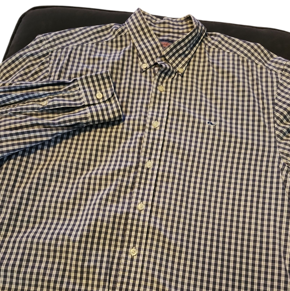 Vineyard Vines Gray and White Casual Button Down Whale Shirt Size Medium